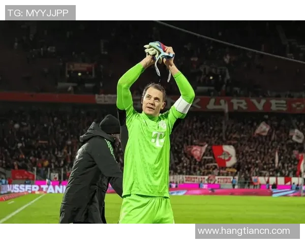 诺伊尔：从守门员到传奇，足球场上的不屈斗士与荣耀之路