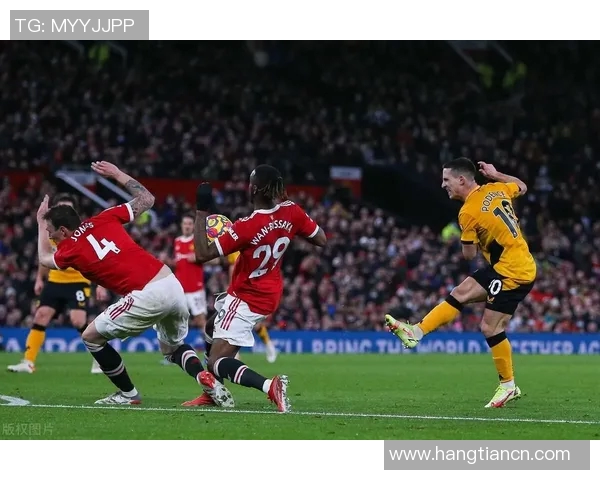 狼队与曼联激战正酣赛果揭晓引发球迷热议